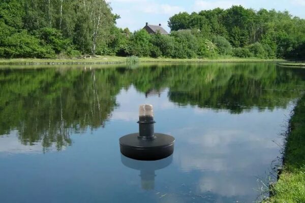 Flashing light op drijver, blauw-wit