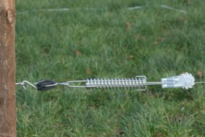 Veerset met spanner en ei isolator